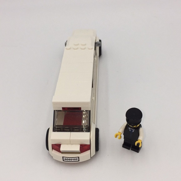 Lego  City Airport Service Building Set Plane Limousine Vehicle 5 Figures 60102 - Picture 7 of 11